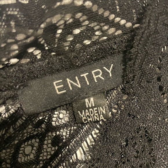 Entry - Lace Dress - Picture 3 of 5